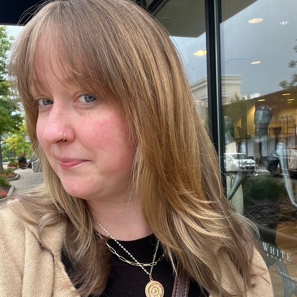 Meet your Posher, Emily - Picture 2 of 2